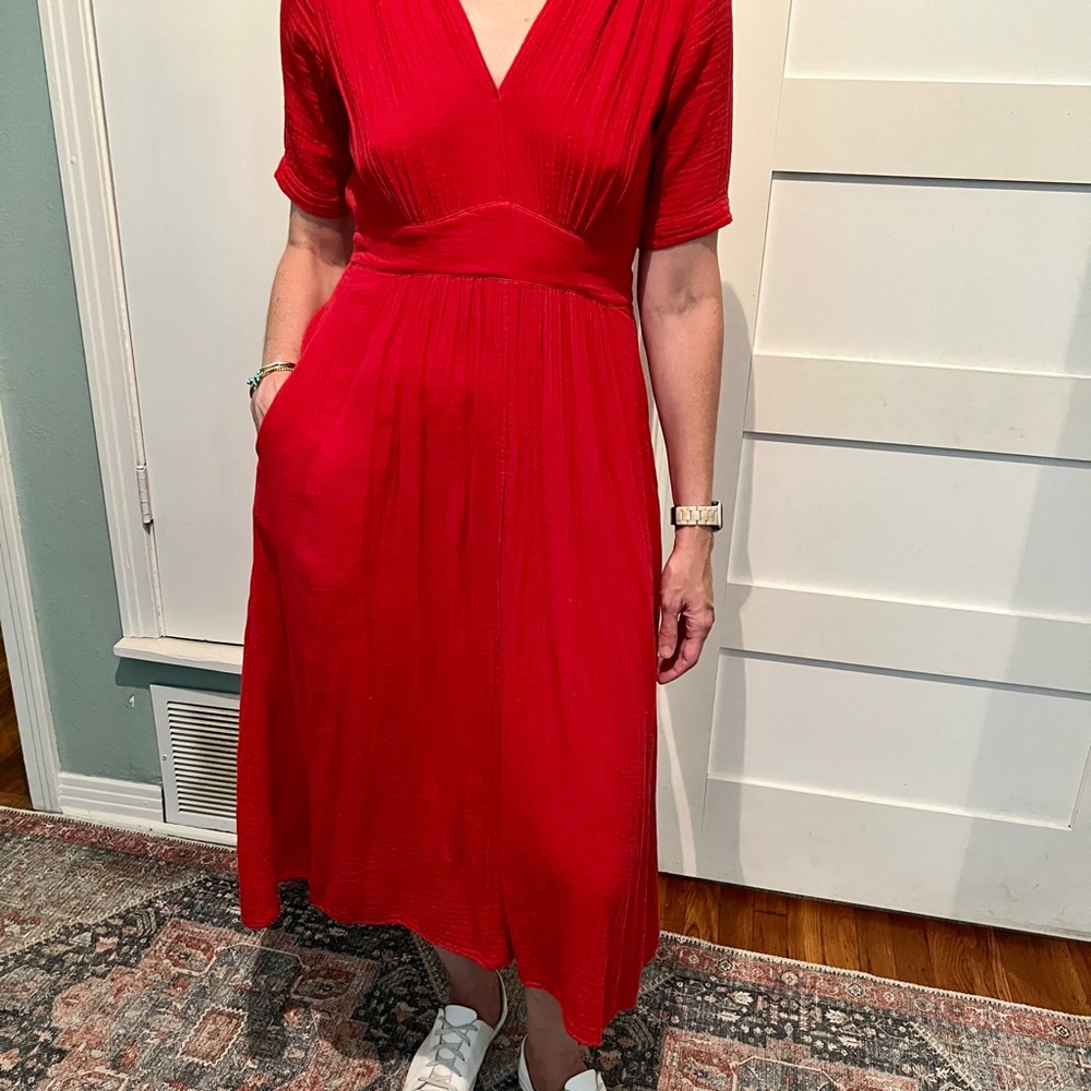 XiRENA Red Midi Dress